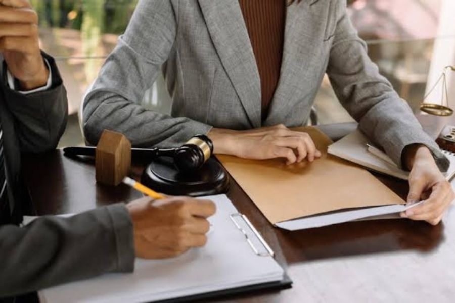Cán bộ xác minh nguyên nhân, thu thập tài liệu